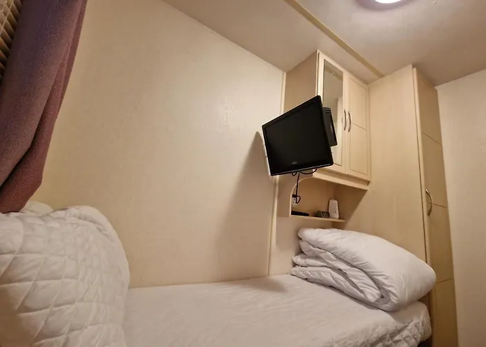 Oasis S193 Caravan, Golden Palm Resort