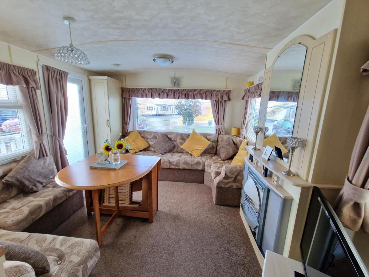 Oasis S108 Caravan, Golden Palm