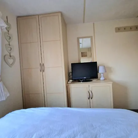 Oasis S108 Caravan, Golden Palm Resort Chapel Saint Leonards Exterior photo