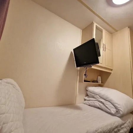 Oasis S108 Caravan, Golden Palm Resort Chapel Saint Leonards Exterior photo
