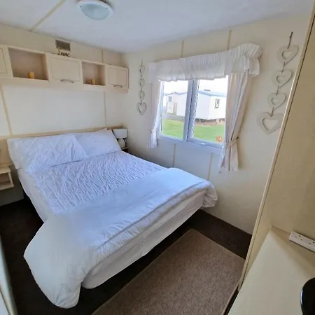 Oasis S108 Caravan, Golden Palm Resort Chapel Saint Leonards Exterior photo