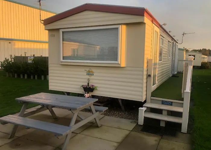 Oasis S193 Caravan, Golden Palm Resort