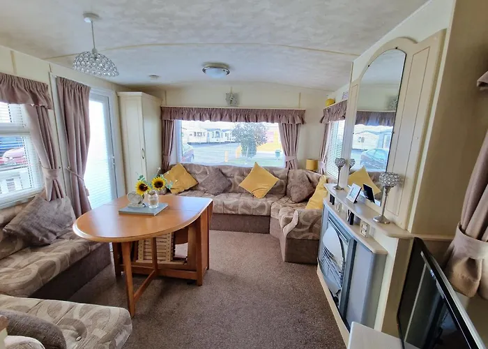 Oasis S193 Caravan, Golden Palm Resort